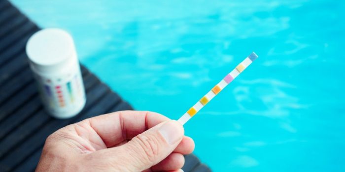 How To Read Hot Tub Test Strips [Testing PH Levels] | HotTubReviews.co.uk