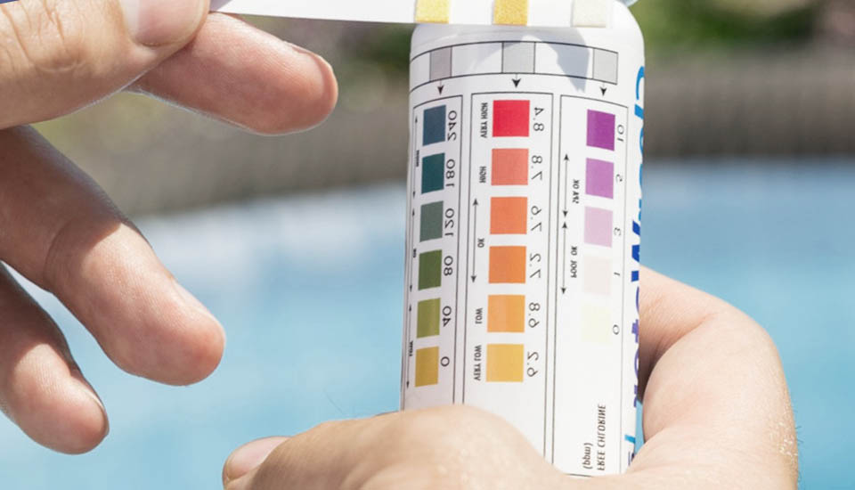 An image showing how to measure total alkalinity in a hot tub